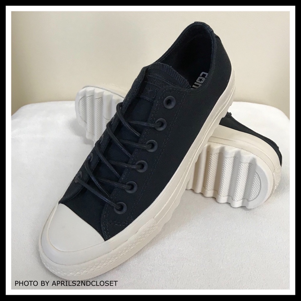 CONVERSE BLACK PLATFORM LOW TOP CHUCKS SNEAKERS - Picture 6 of 8